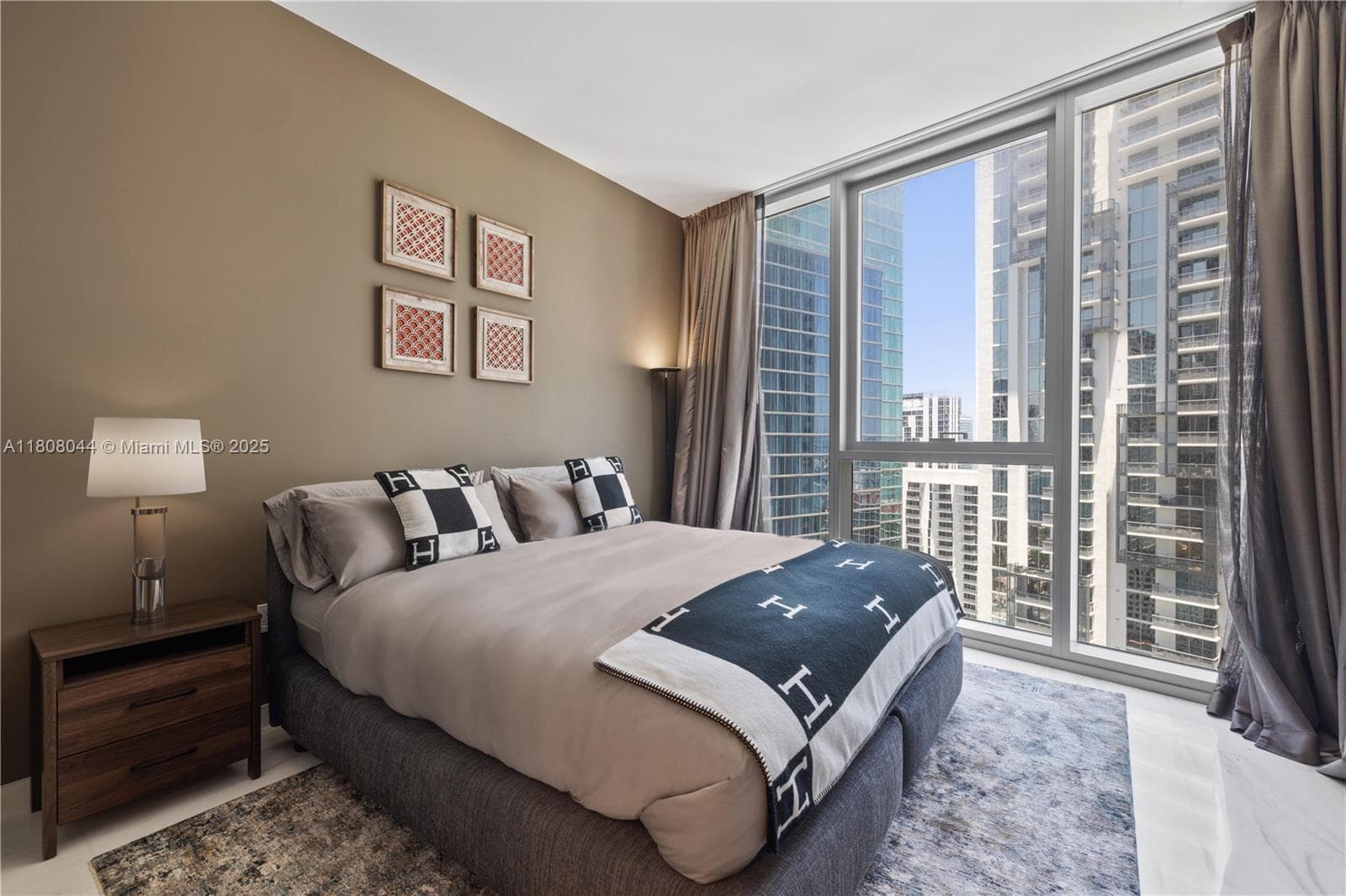 300 Biscayne Blvd Way # 3104, Miami FL 33131 — 33