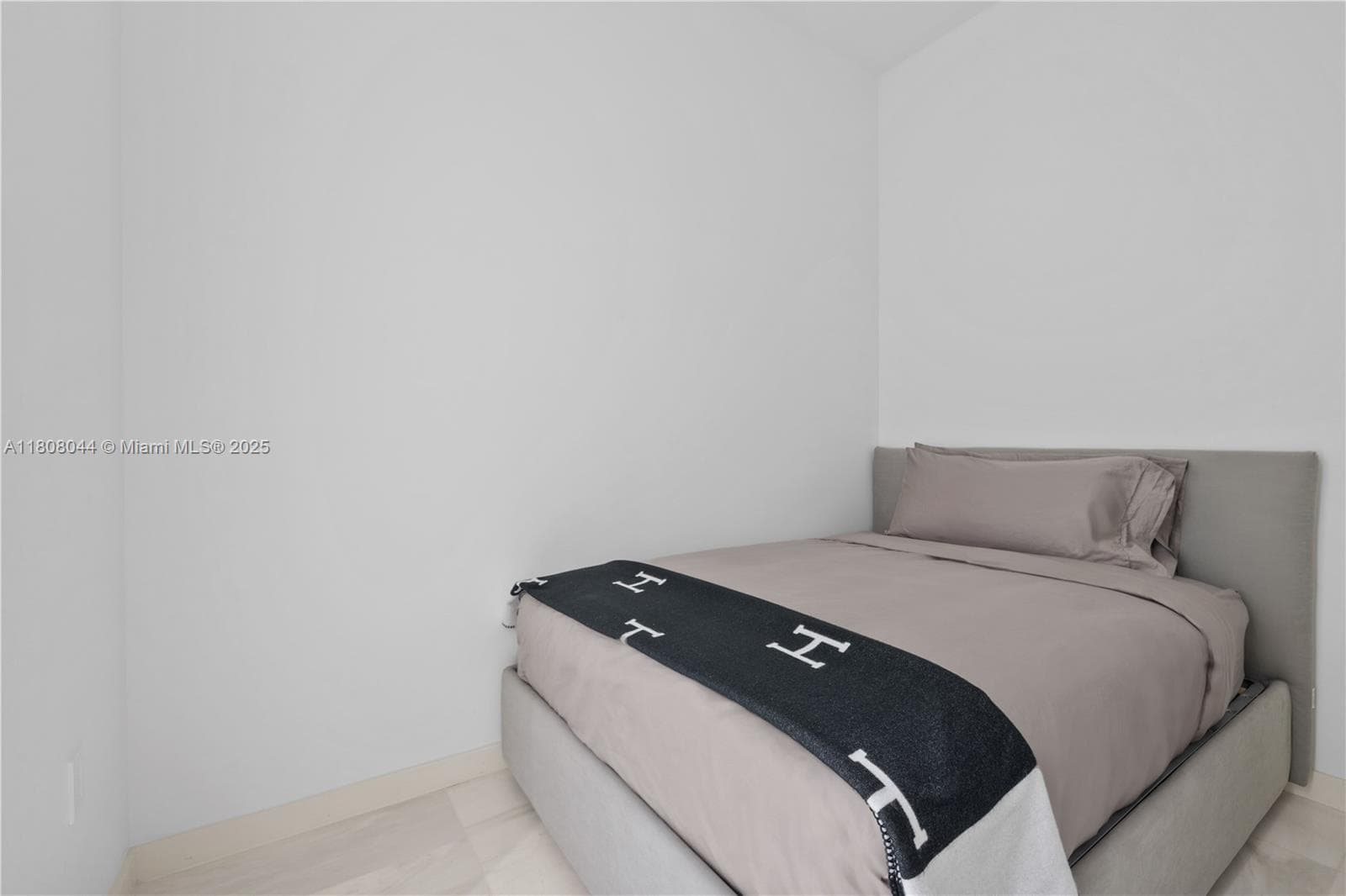 300 Biscayne Blvd Way # 3104, Miami FL 33131 — 37