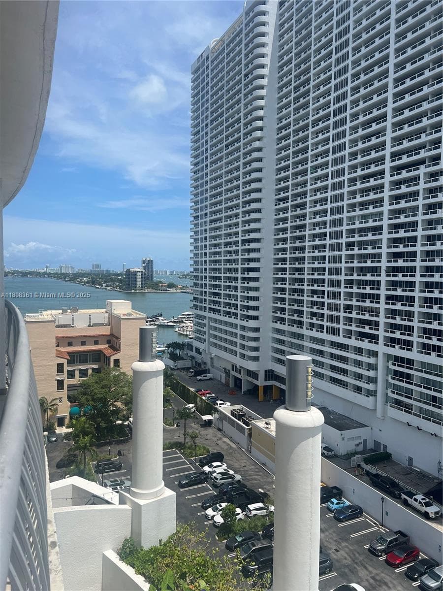 1750 N Bayshore Dr # 1410, Miami FL 33132 — 11