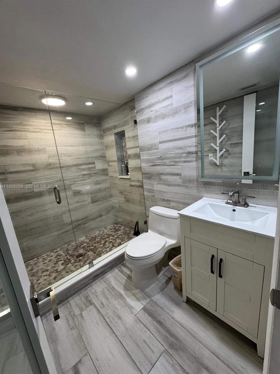 6423 Collins Ave # 1001, Miami Beach FL 33141 — 8