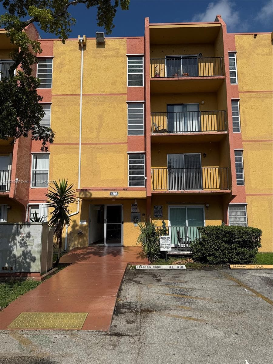 4705 NW 7th St # 7, Miami FL 33126 — 1