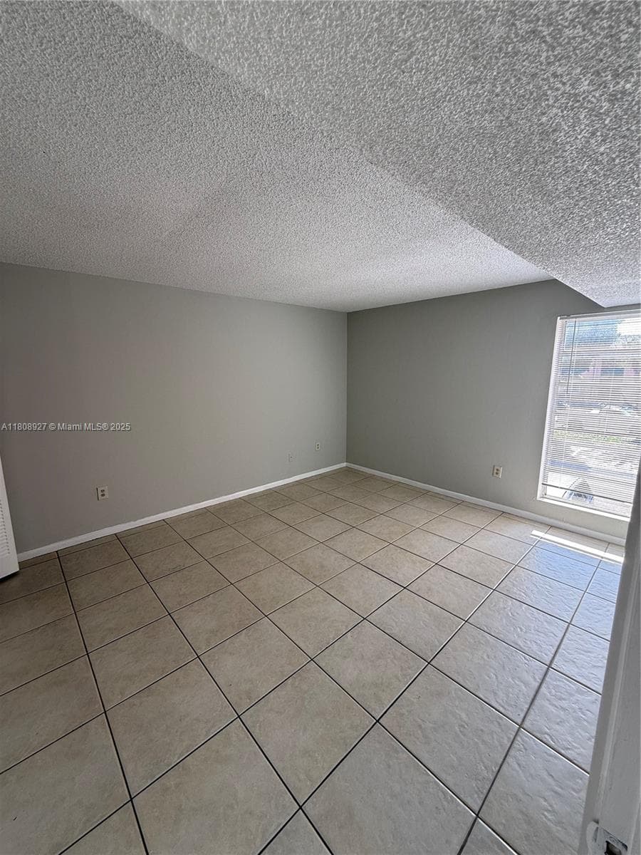 4705 NW 7th St # 7, Miami FL 33126 — 9