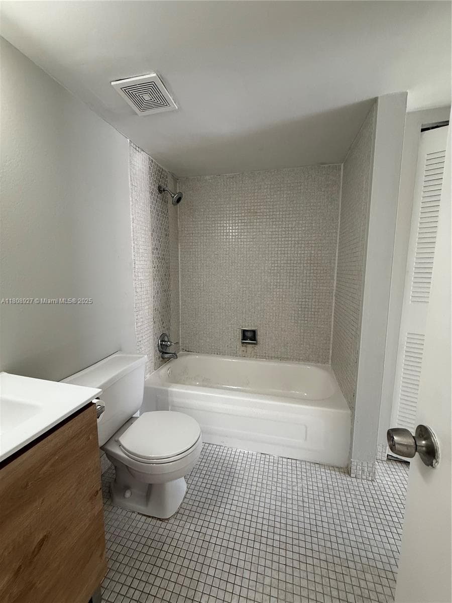 4705 NW 7th St # 7, Miami FL 33126 — 8