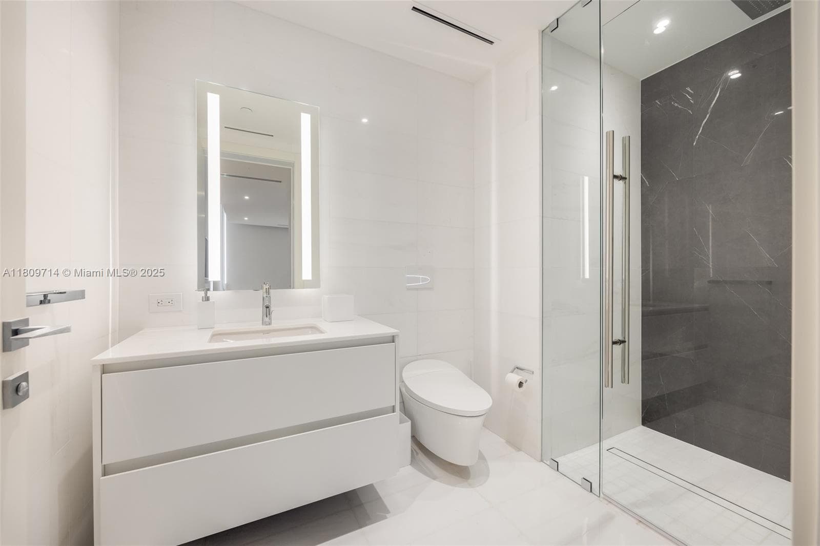 300 Biscayne Blvd Way # 5205W, Miami FL 33131 — 24