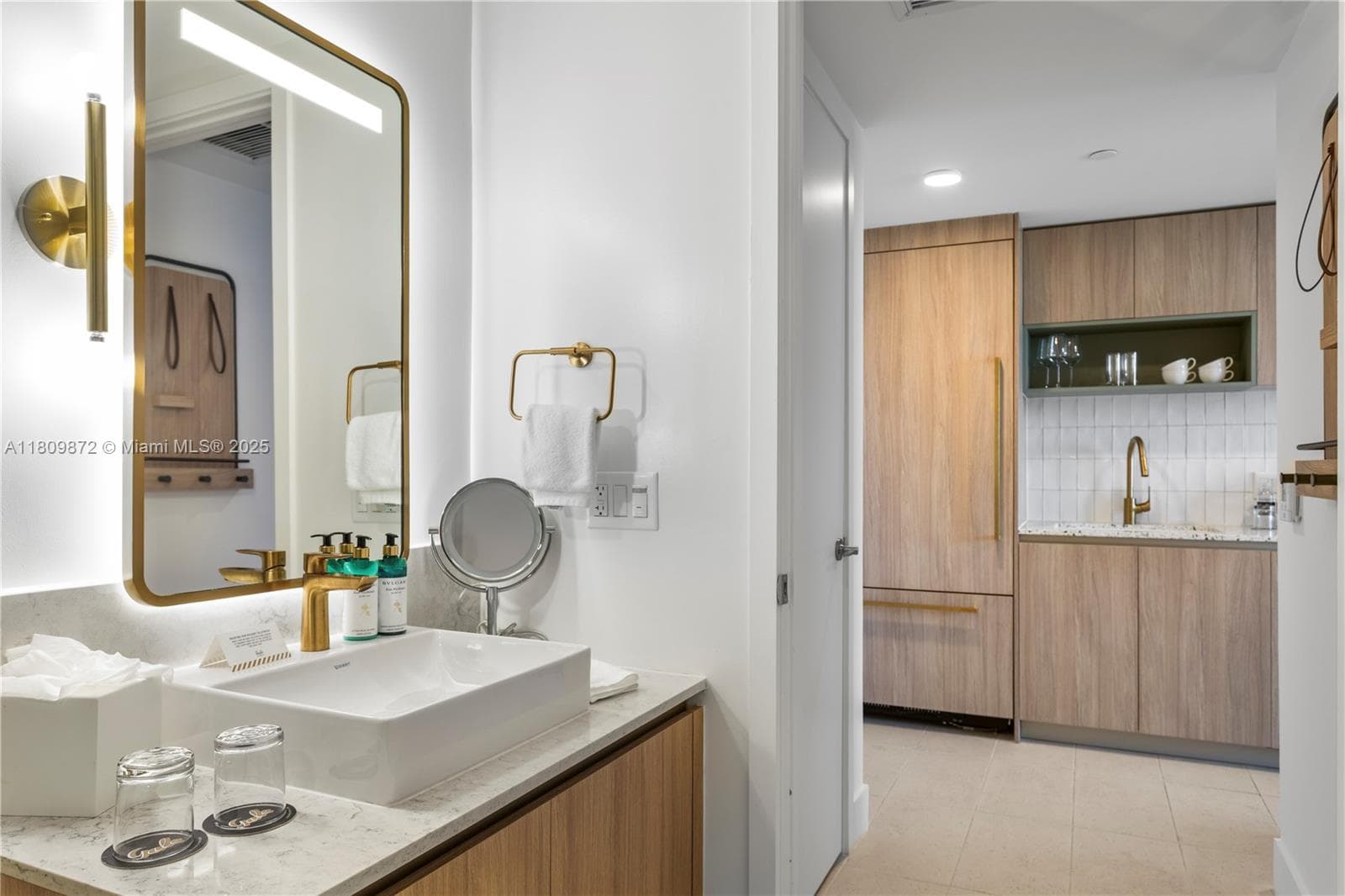 601 NE 1st St # 3907, Miami FL 33132 — 8