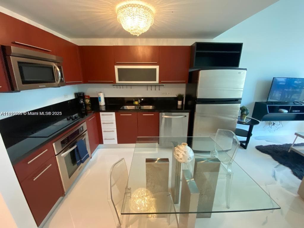 244 Biscayne Blvd # 643, Miami FL 33132 — 7