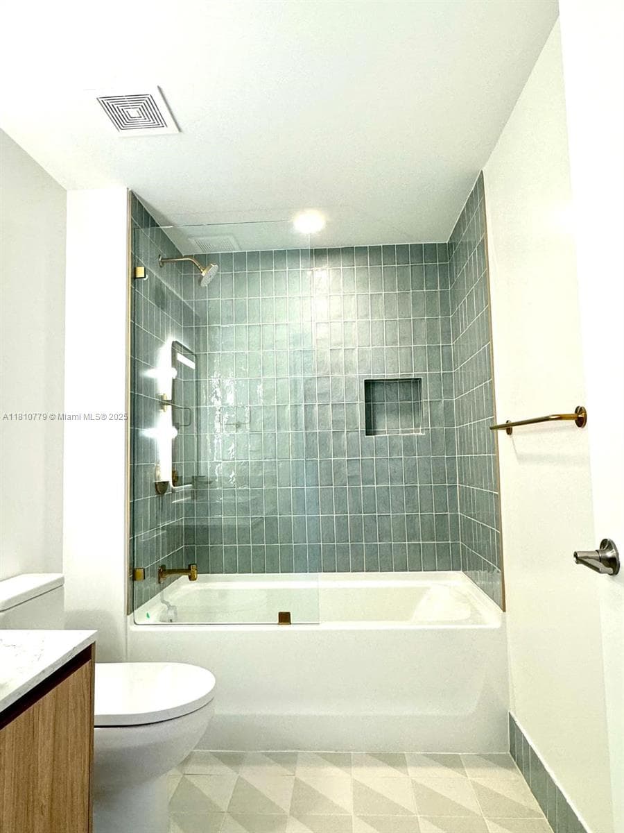 159 NE 6TH ST # 4215, Miami FL 33132 — 33
