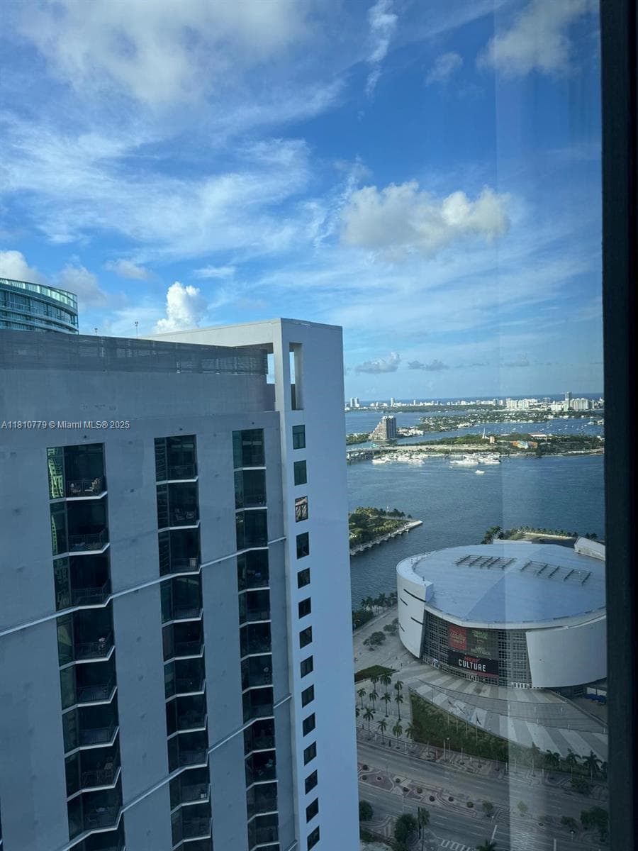 159 NE 6TH ST # 4215, Miami FL 33132 — 11