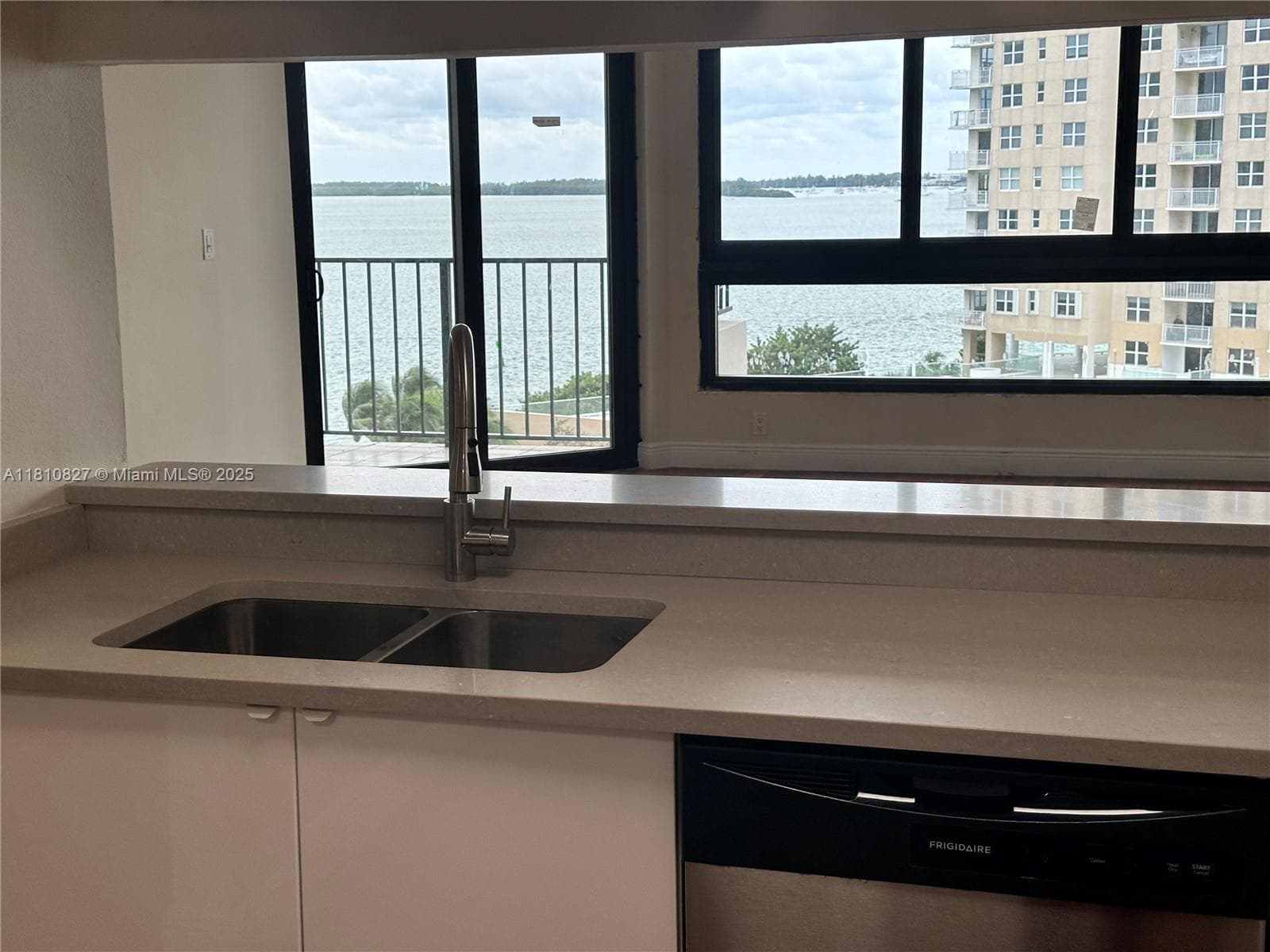 520 Brickell Key Dr # A811, Miami FL 33131 — 17