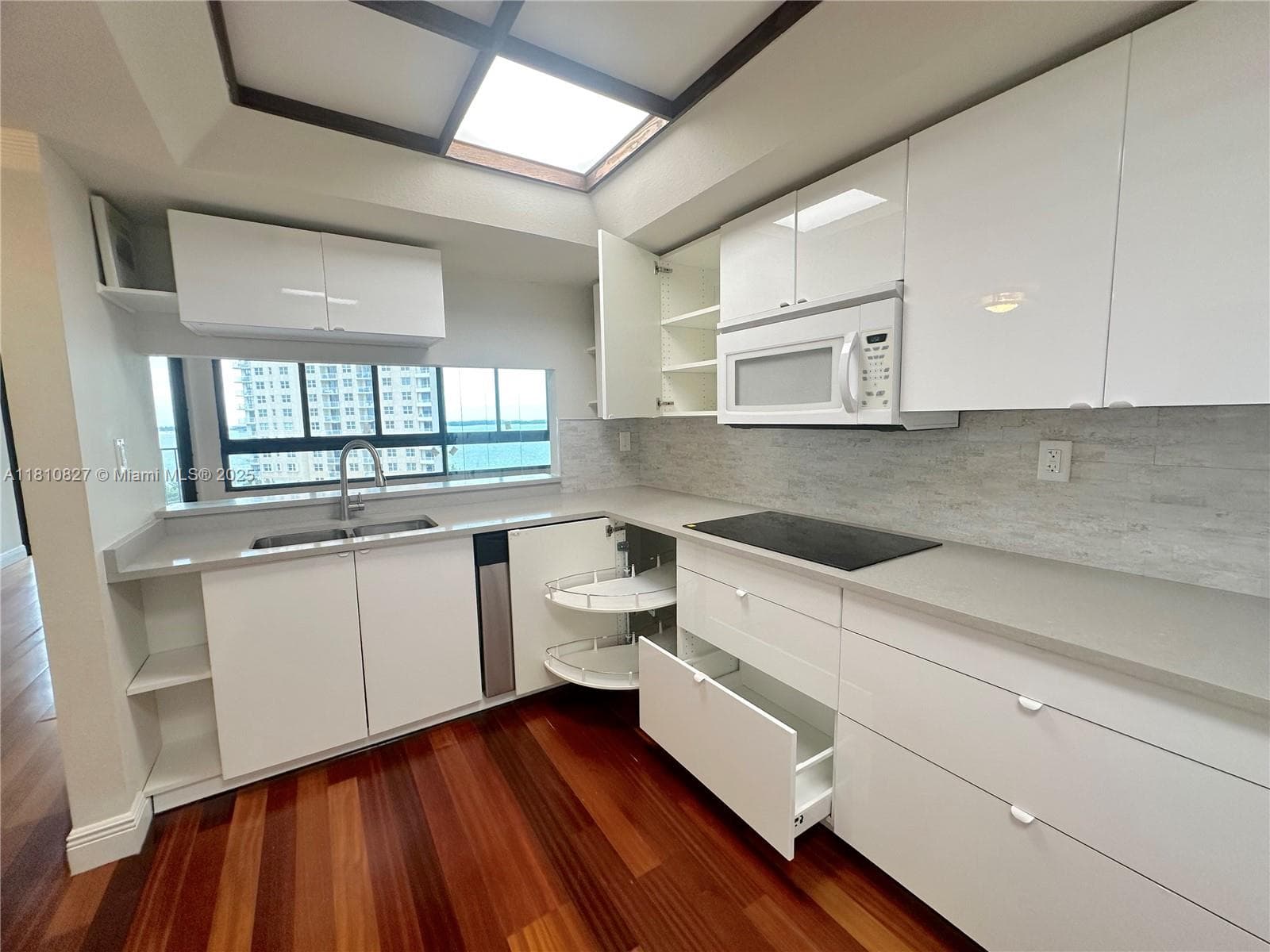 520 Brickell Key Dr # A811, Miami FL 33131 — 22