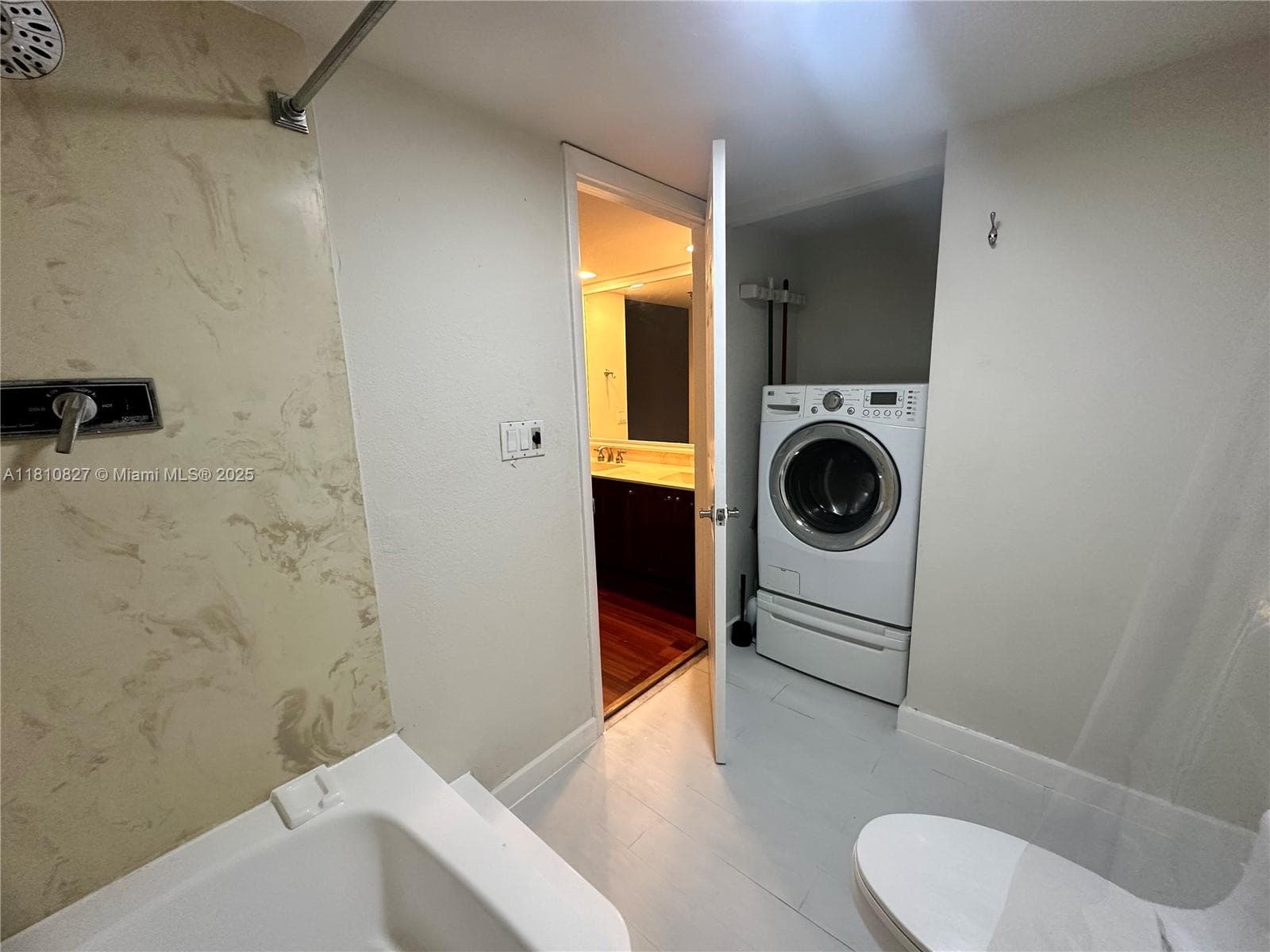 520 Brickell Key Dr # A811, Miami FL 33131 — 28