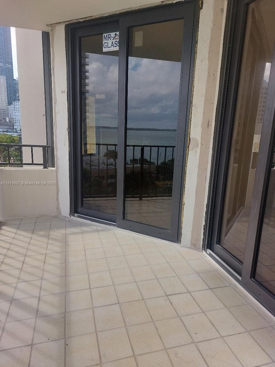520 Brickell Key Dr # A811, Miami FL 33131 — 34