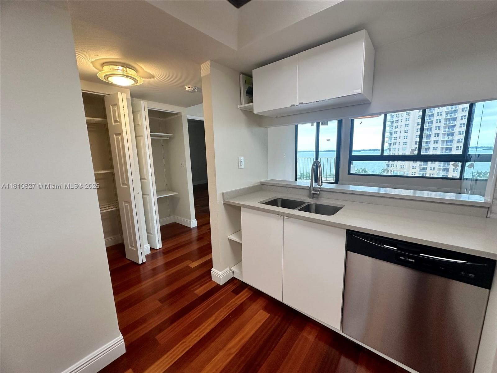 520 Brickell Key Dr # A811, Miami FL 33131 — 18