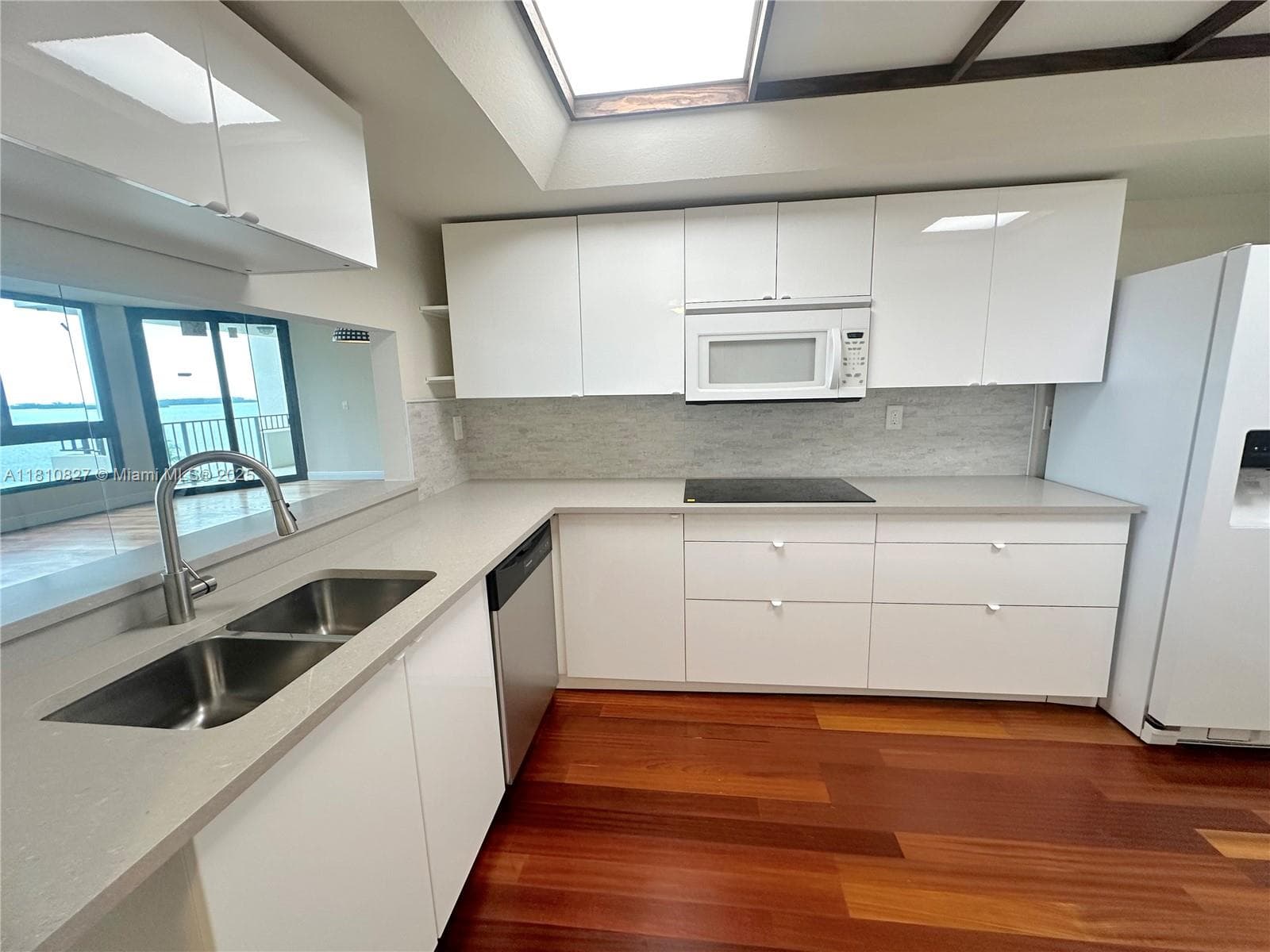 520 Brickell Key Dr # A811, Miami FL 33131 — 15