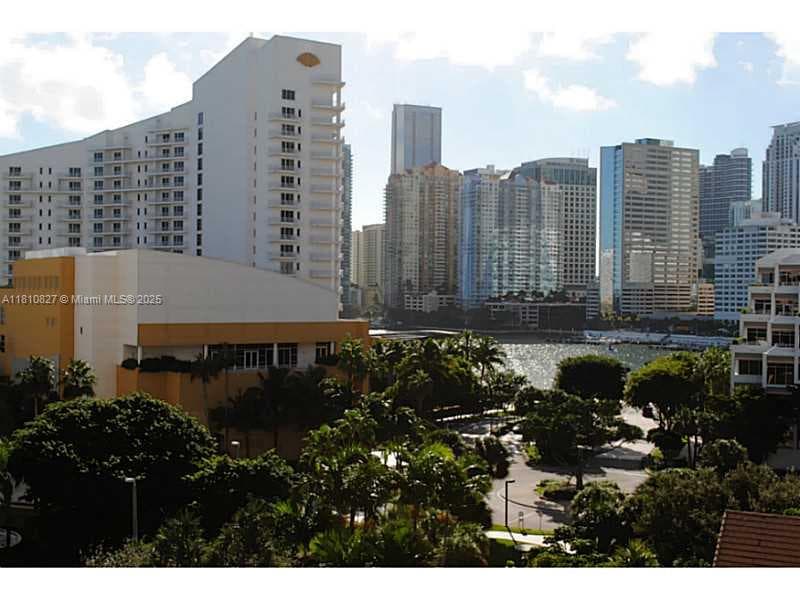 520 Brickell Key Dr # A811, Miami FL 33131 — 40