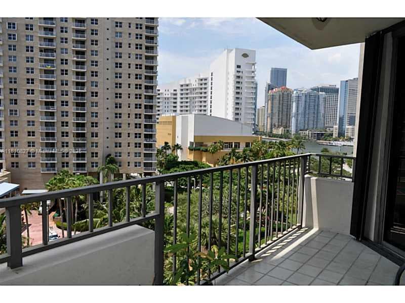 520 Brickell Key Dr # A811, Miami FL 33131 — 39