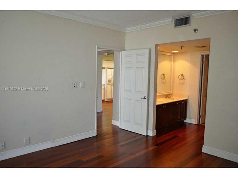 520 Brickell Key Dr # A811, Miami FL 33131 — 25
