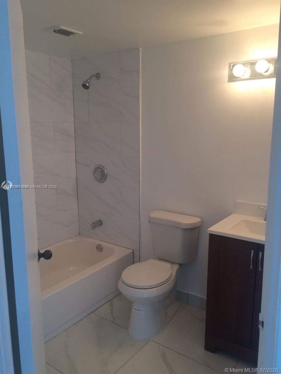 8290 Lake Dr # 527, Doral FL 33166 — 7