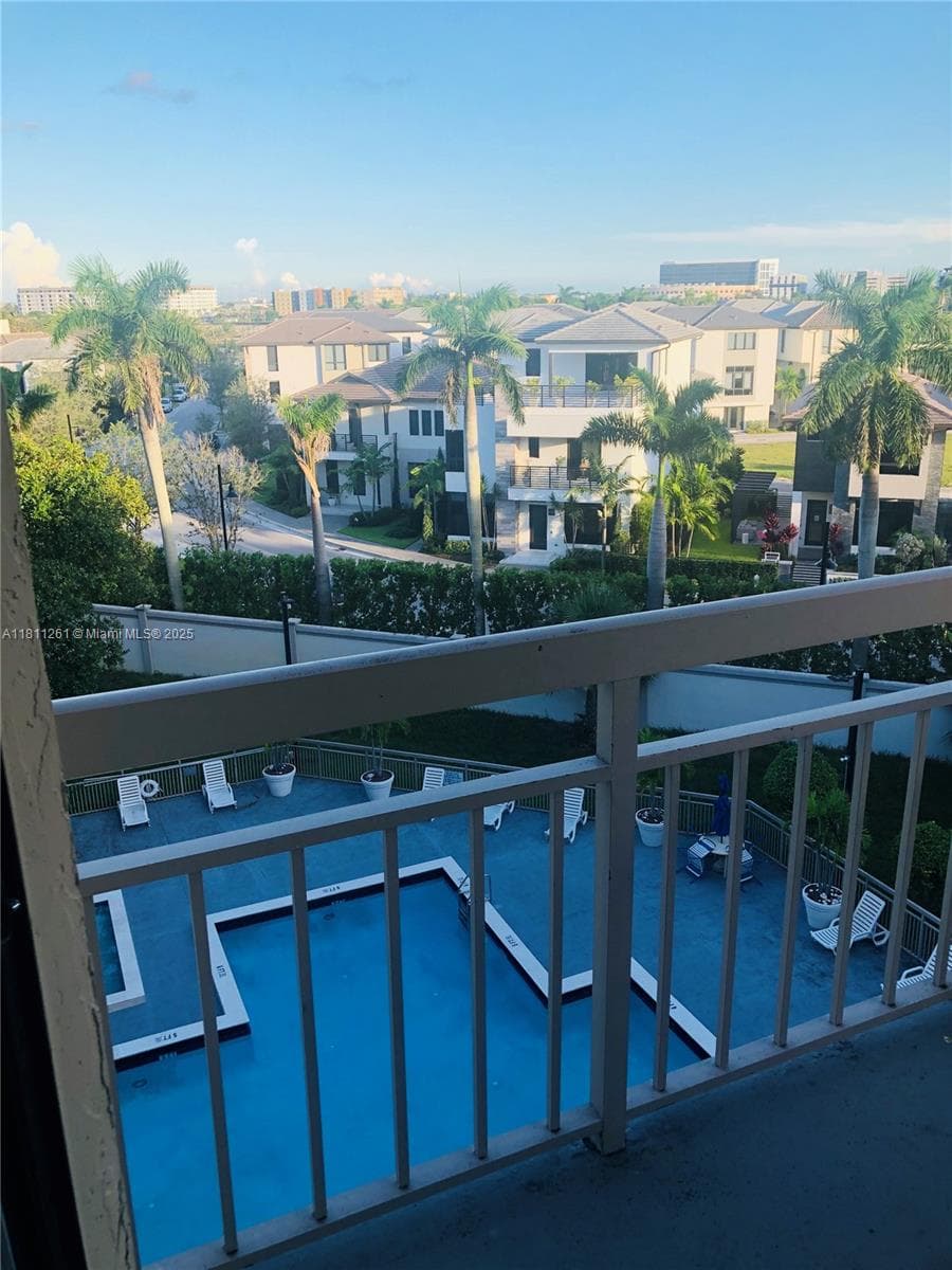 8290 Lake Dr # 527, Doral FL 33166 — 9