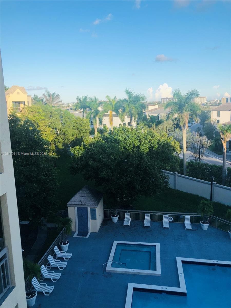 8290 Lake Dr # 527, Doral FL 33166 — 11