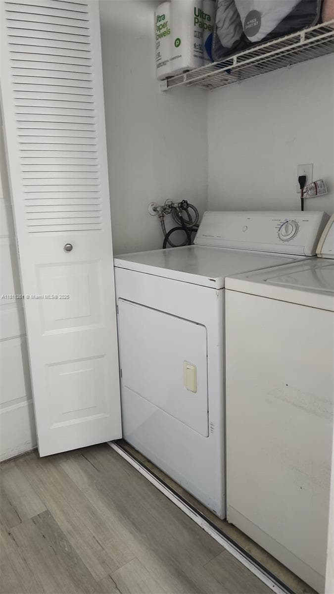 8290 Lake Dr # 527, Doral FL 33166 — 8