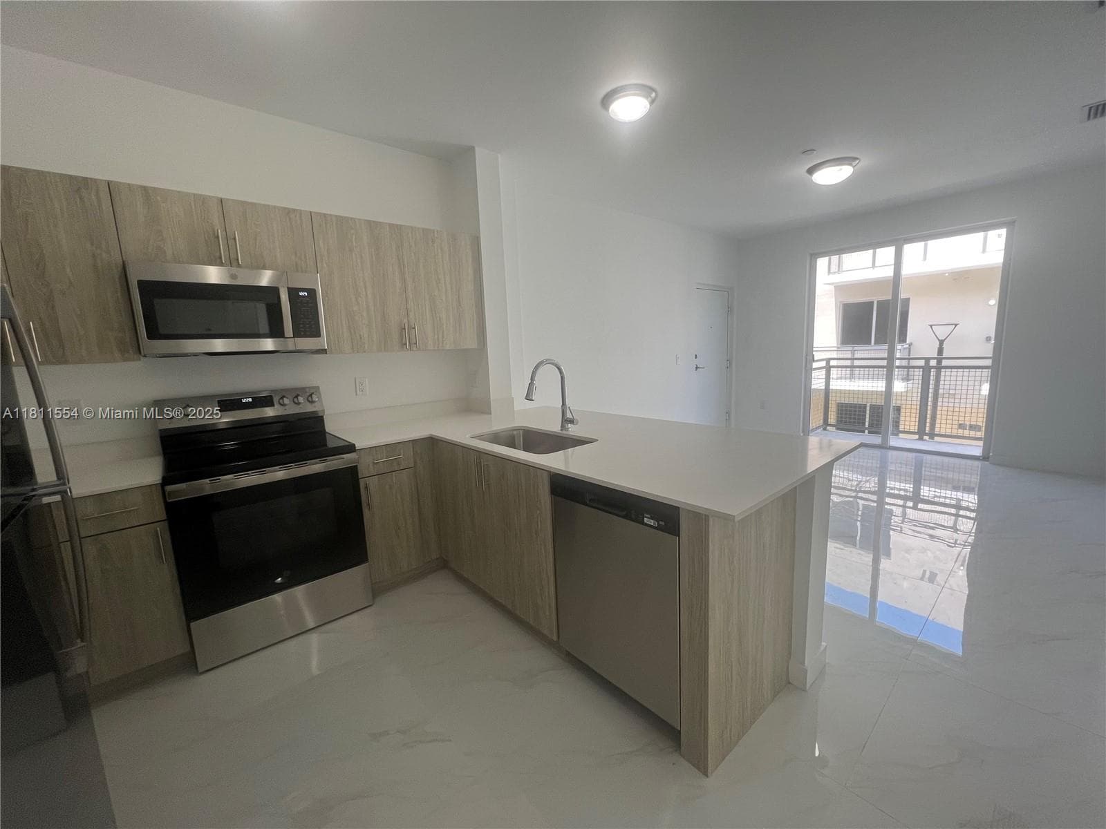 1010 SW 69th Ave # 212, Miami FL 33144 — 2