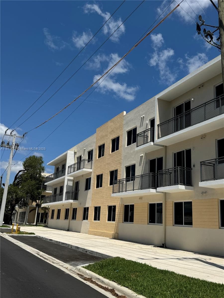 1010 SW 69th Ave # 212, Miami FL 33144 — 13