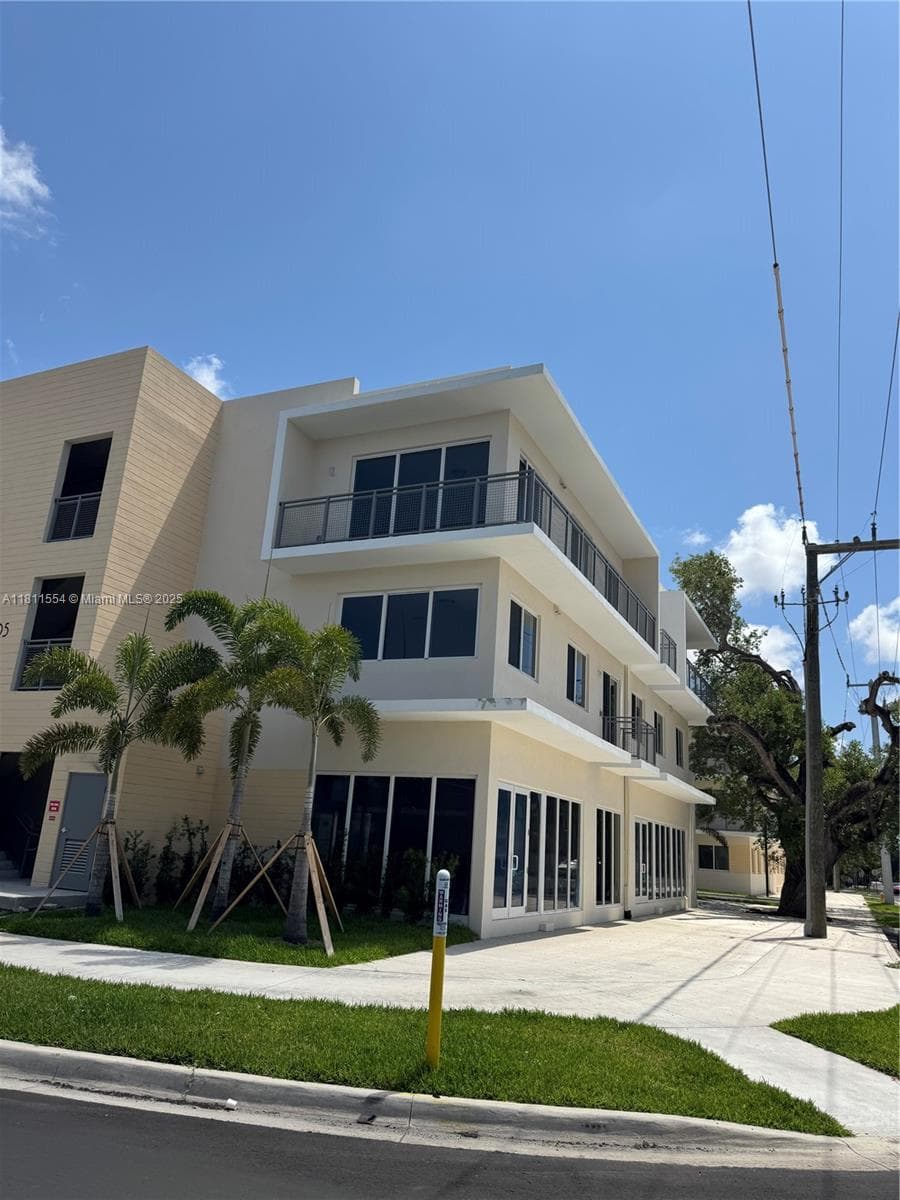 1010 SW 69th Ave # 212, Miami FL 33144 — 1