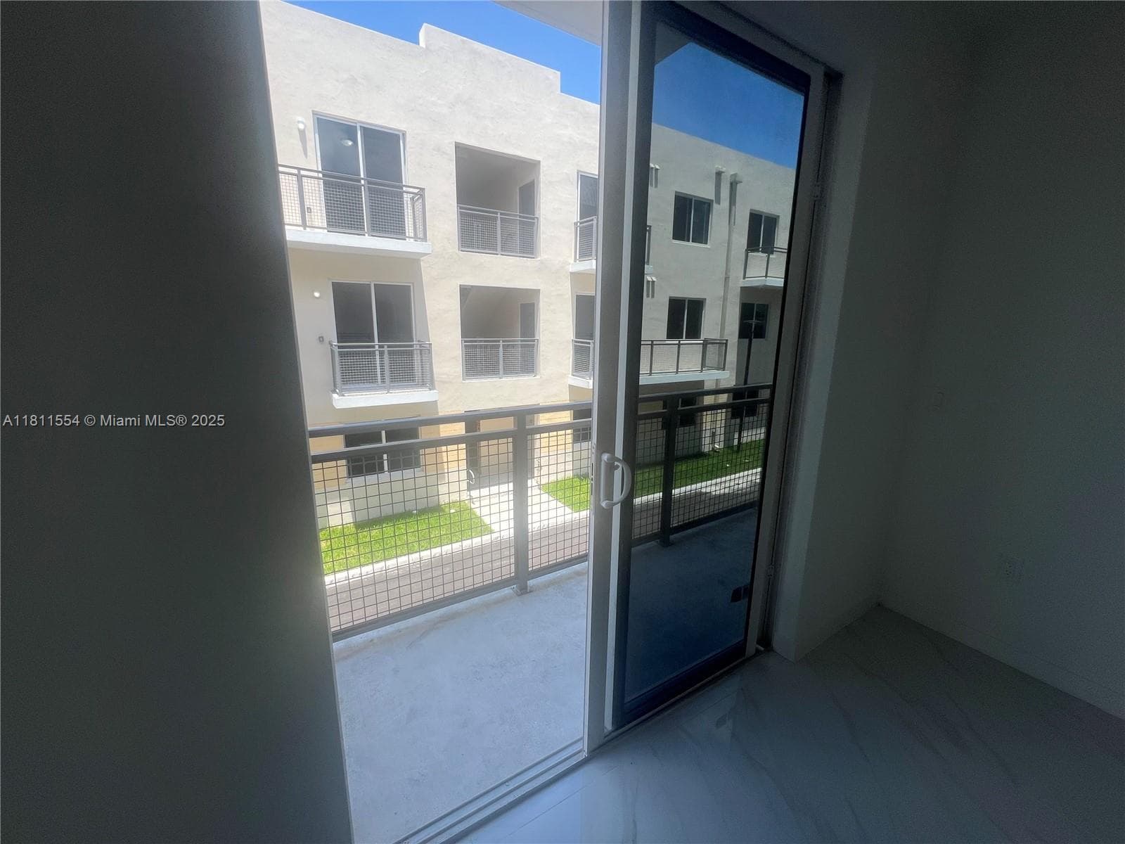 1010 SW 69th Ave # 212, Miami FL 33144 — 25