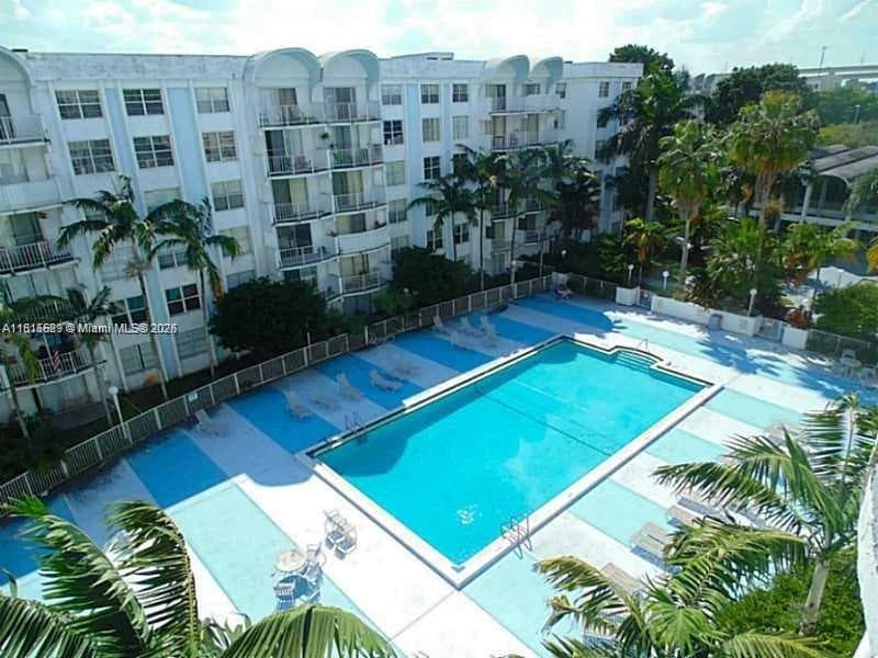 486 NW 165th St Rd # 303, Miami FL 33169 — 1