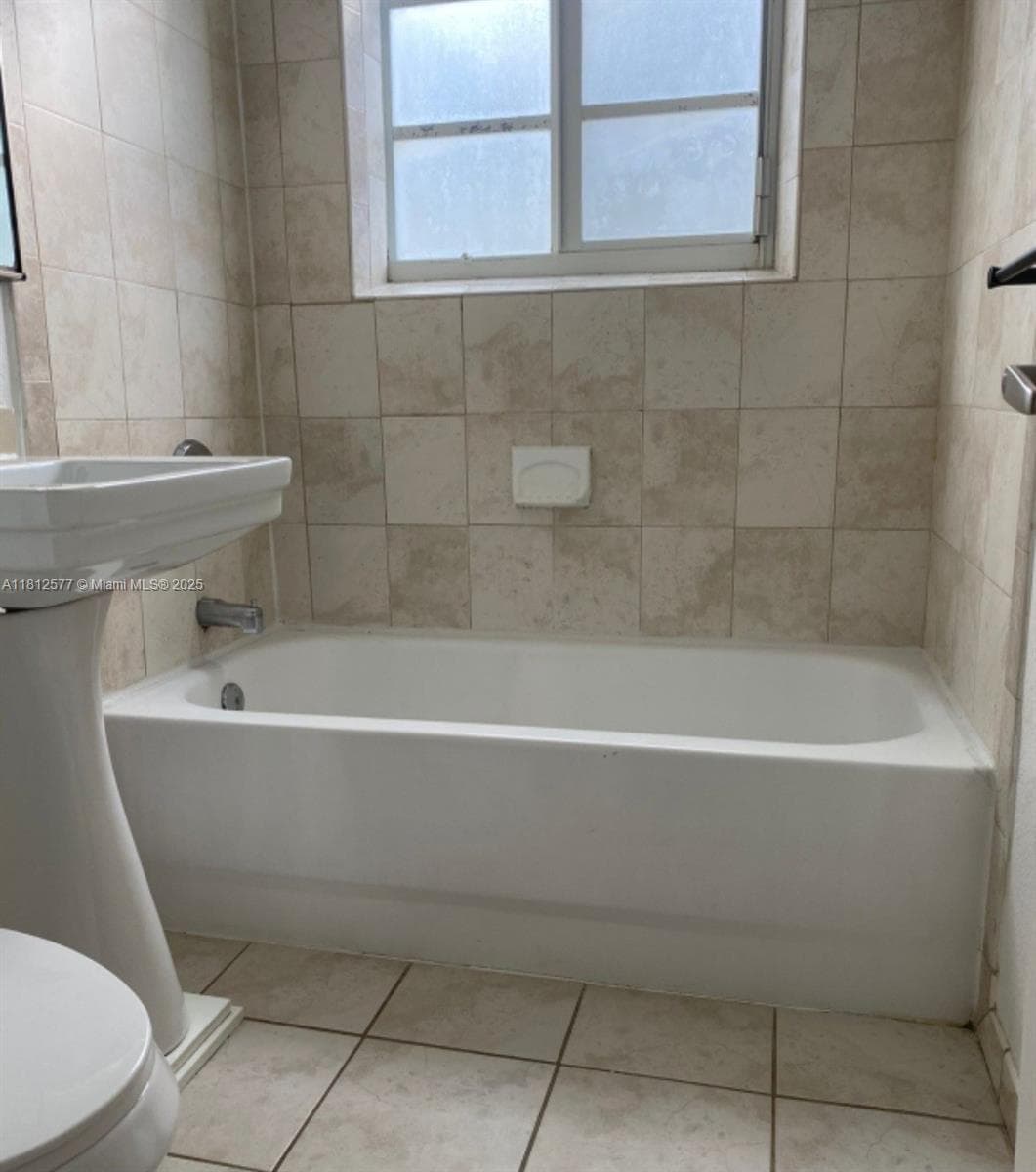 340 84th St # 2, Miami Beach FL 33141 — 8