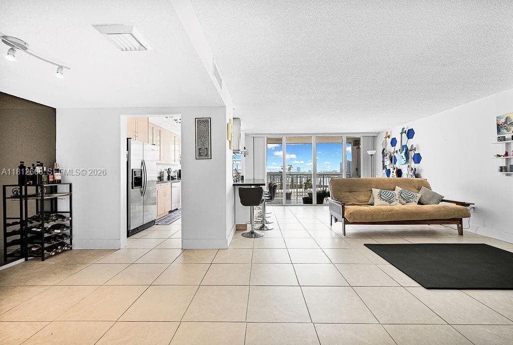 18041 Biscayne Blvd # 1201, Aventura FL 33160 — 2