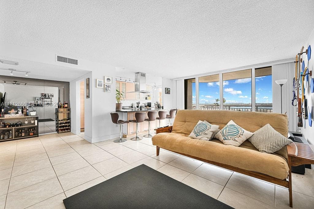 18041 Biscayne Blvd # 1201, Aventura FL 33160 — 3