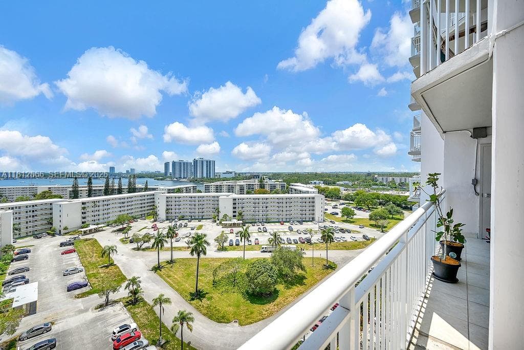 18041 Biscayne Blvd # 1201, Aventura FL 33160 — 1