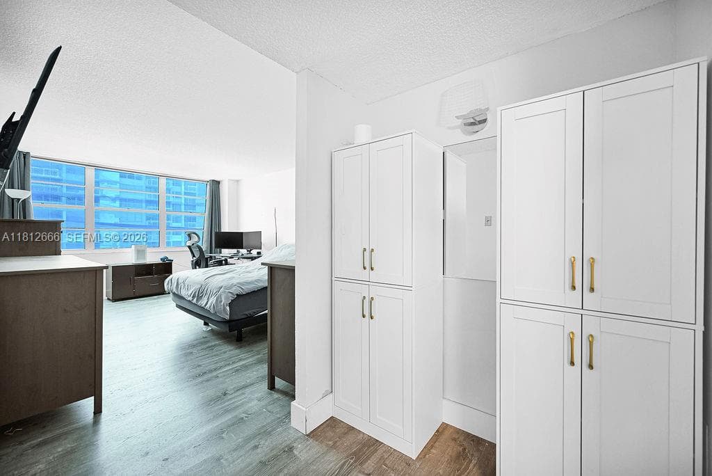 18041 Biscayne Blvd # 1201, Aventura FL 33160 — 14