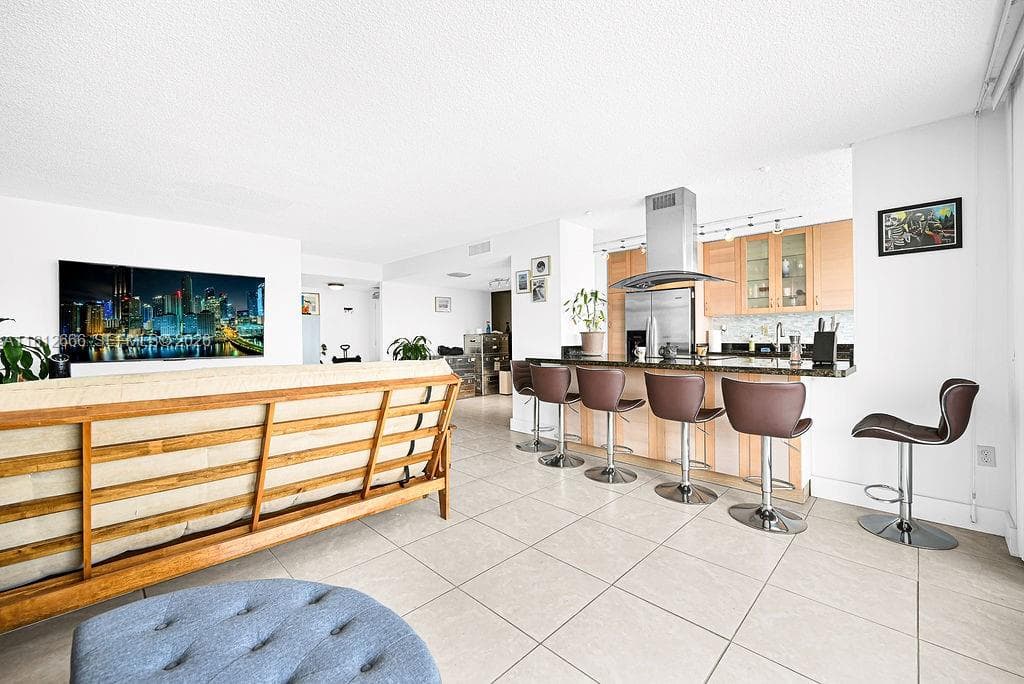 18041 Biscayne Blvd # 1201, Aventura FL 33160 — 18