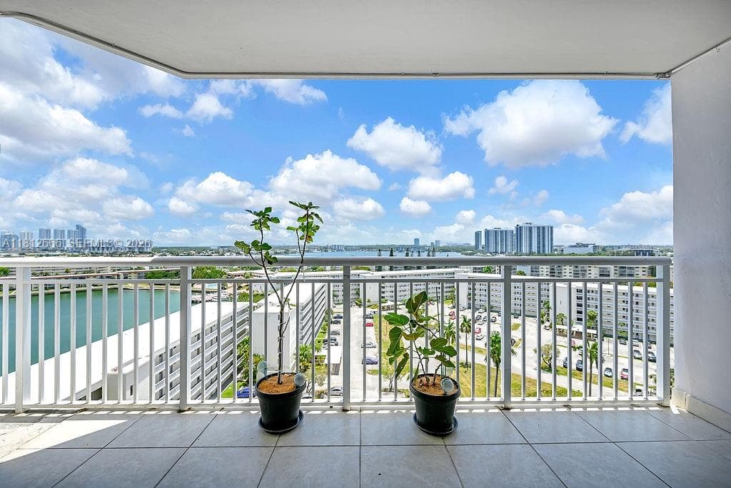 18041 Biscayne Blvd # 1201, Aventura FL 33160 — 19