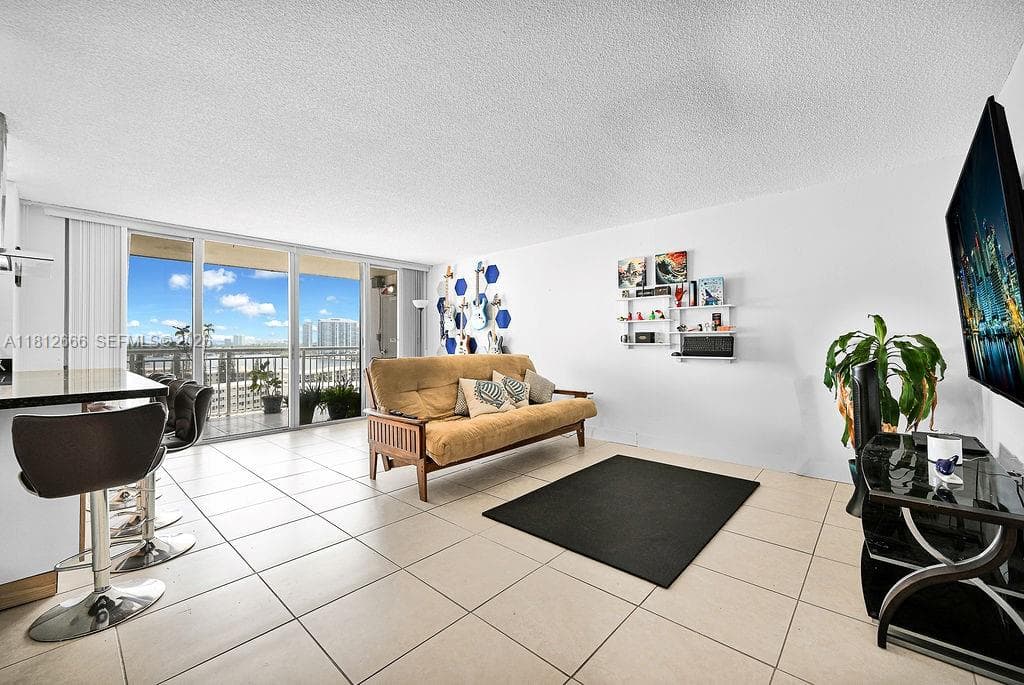 18041 Biscayne Blvd # 1201, Aventura FL 33160 — 4