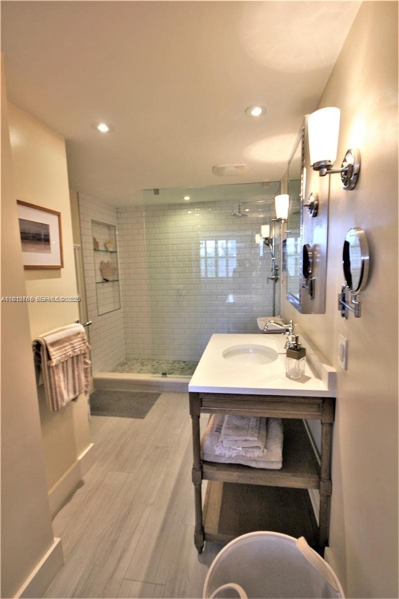 5161 Collins Ave # 315, Miami Beach FL 33140 — 13