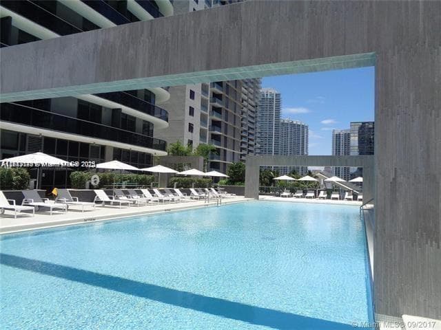 45 SW 9th St # 2709, Miami FL 33130 — 17