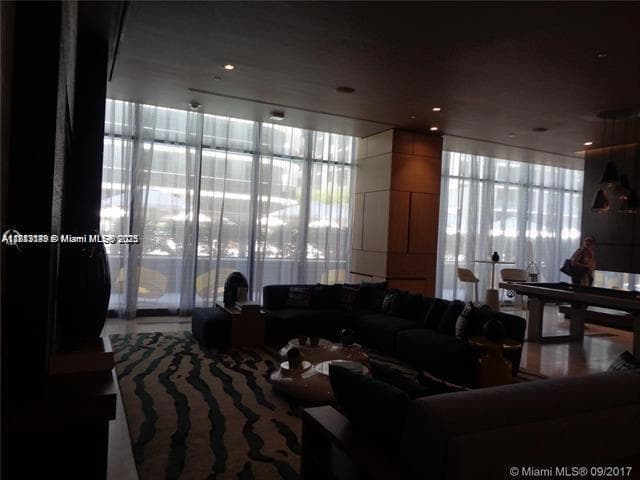 45 SW 9th St # 2709, Miami FL 33130 — 22