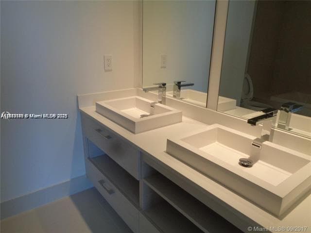 45 SW 9th St # 2709, Miami FL 33130 — 10