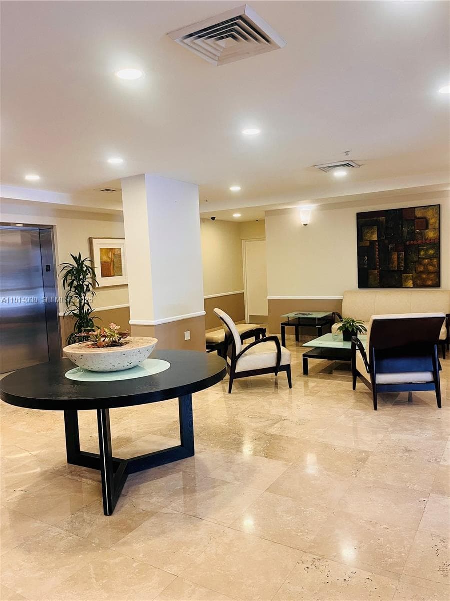 900 SW 8th St # 806, Miami FL 33130 — 17