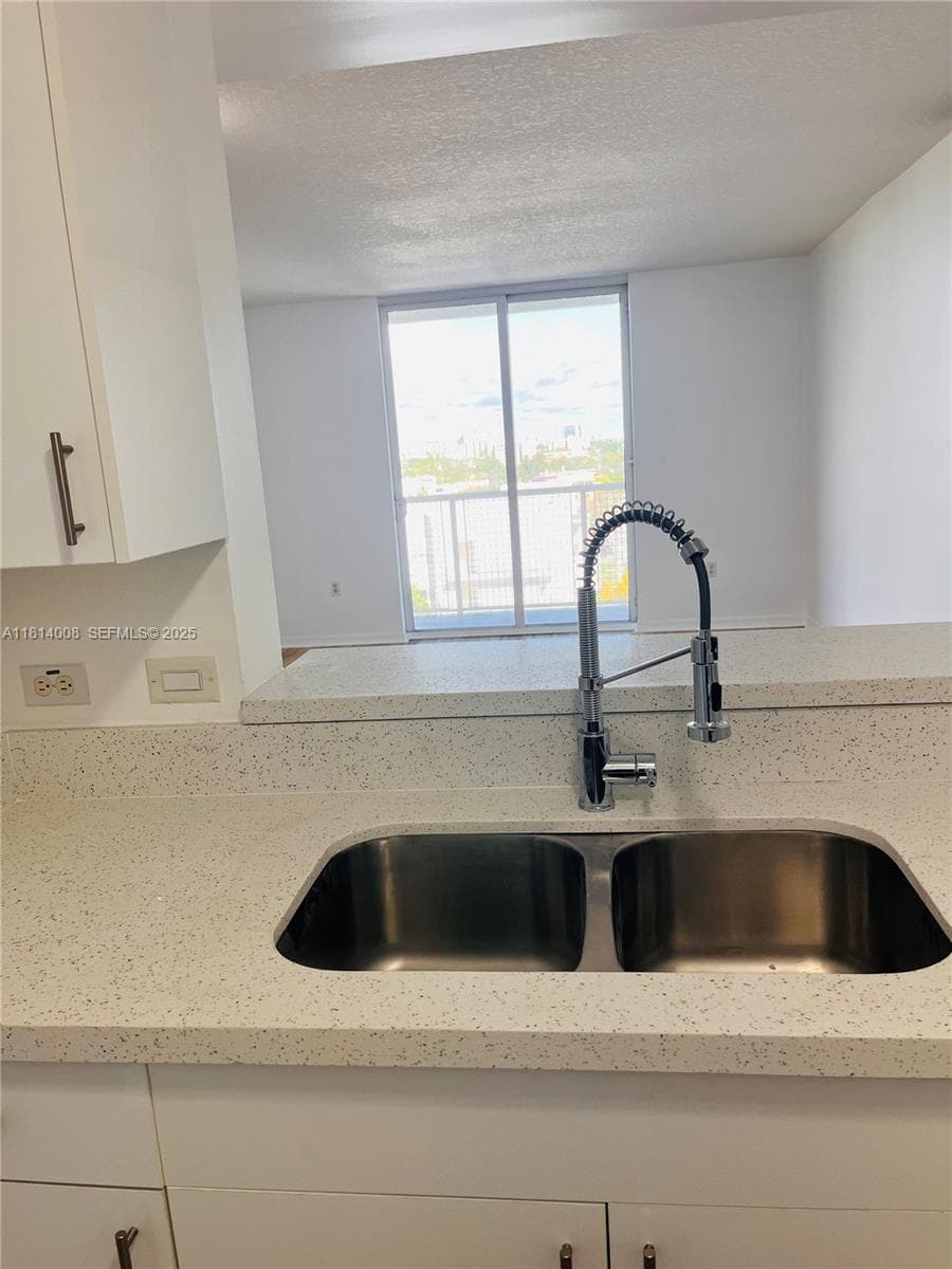 900 SW 8th St # 806, Miami FL 33130 — 22