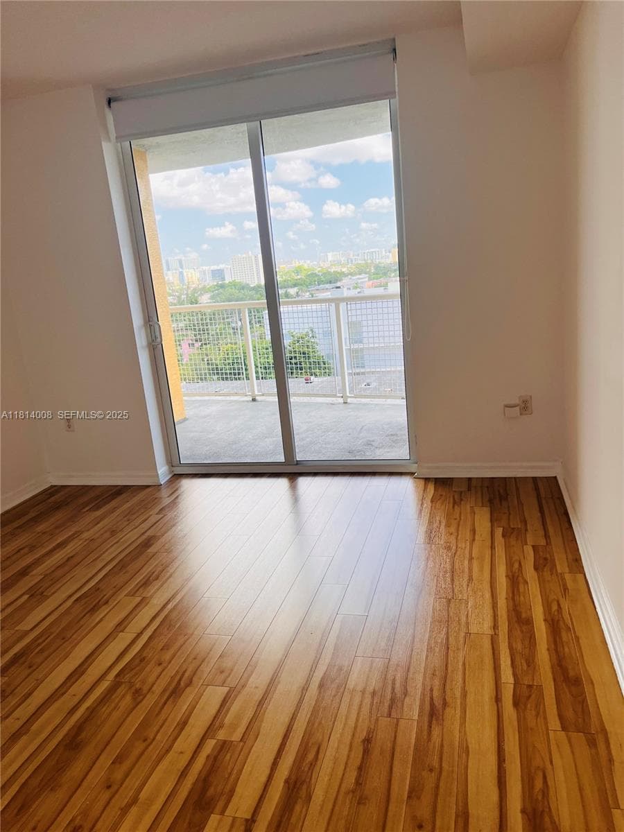 900 SW 8th St # 806, Miami FL 33130 — 9