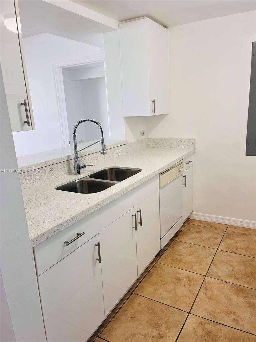900 SW 8th St # 806, Miami FL 33130 — 18