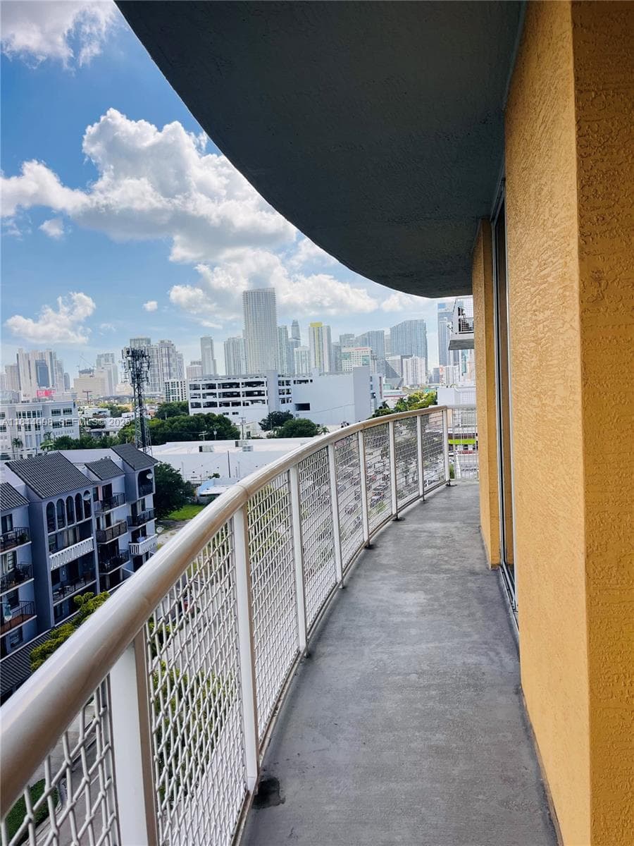 900 SW 8th St # 806, Miami FL 33130 — 11