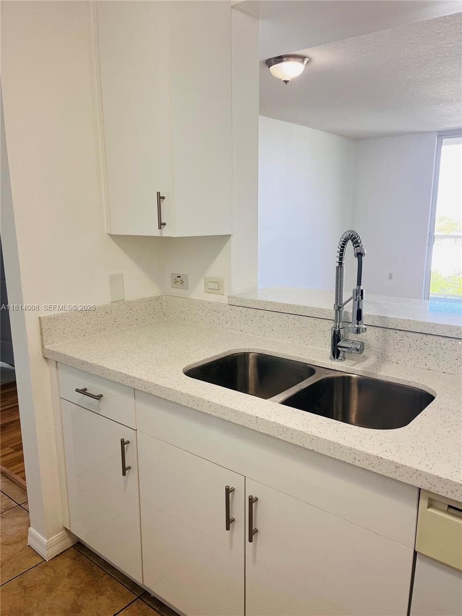 900 SW 8th St # 806, Miami FL 33130 — 21