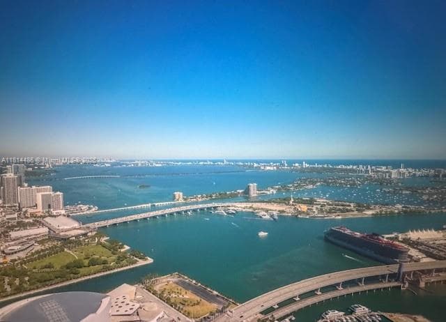 300 N Biscayne Blvd. # 8502, Miami FL 33132 — 17