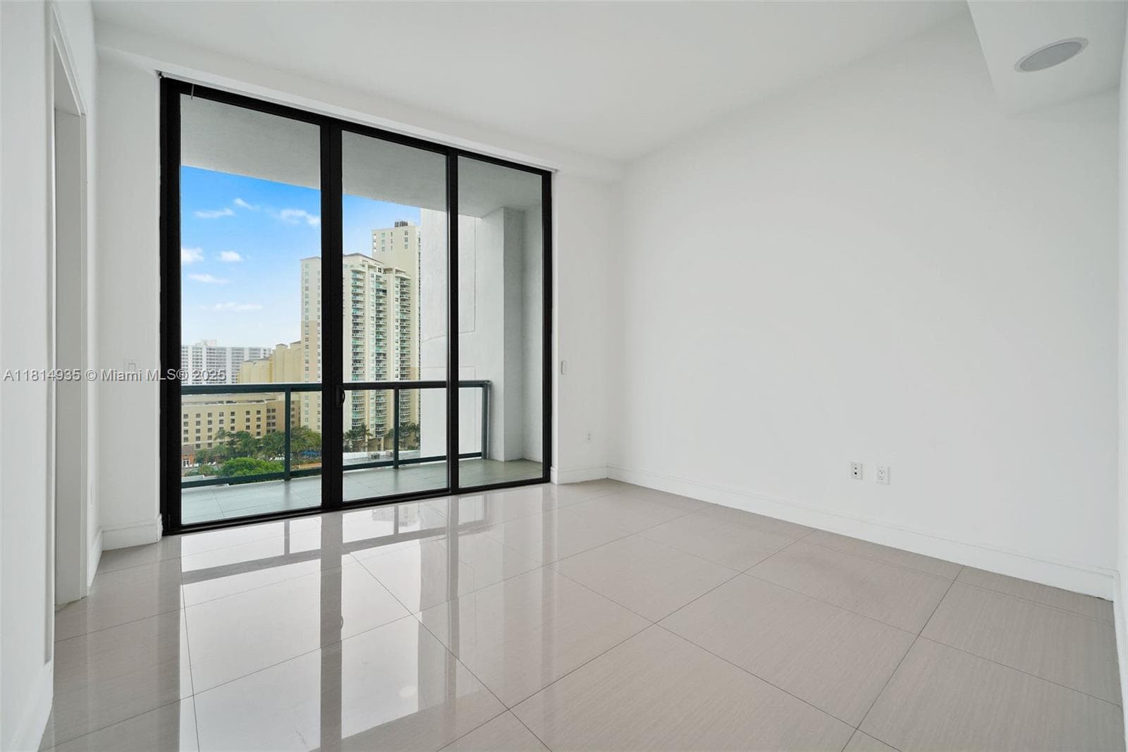 3250 NE 188th St, Aventura FL 33180 — 23